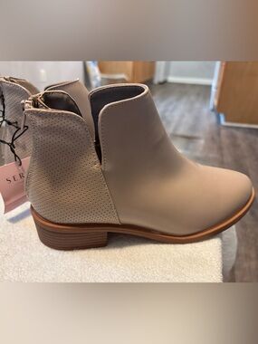 Brand New Side Cut Boots By SERENA - Size 7 - Heel Height 1.5 Inches - Box 1B